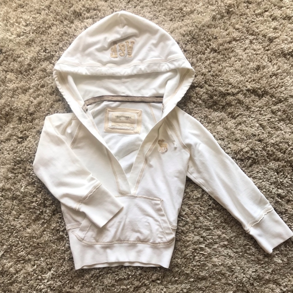 A&F quarter sleeve V-neck fitted sweatshirt 🍁🍂